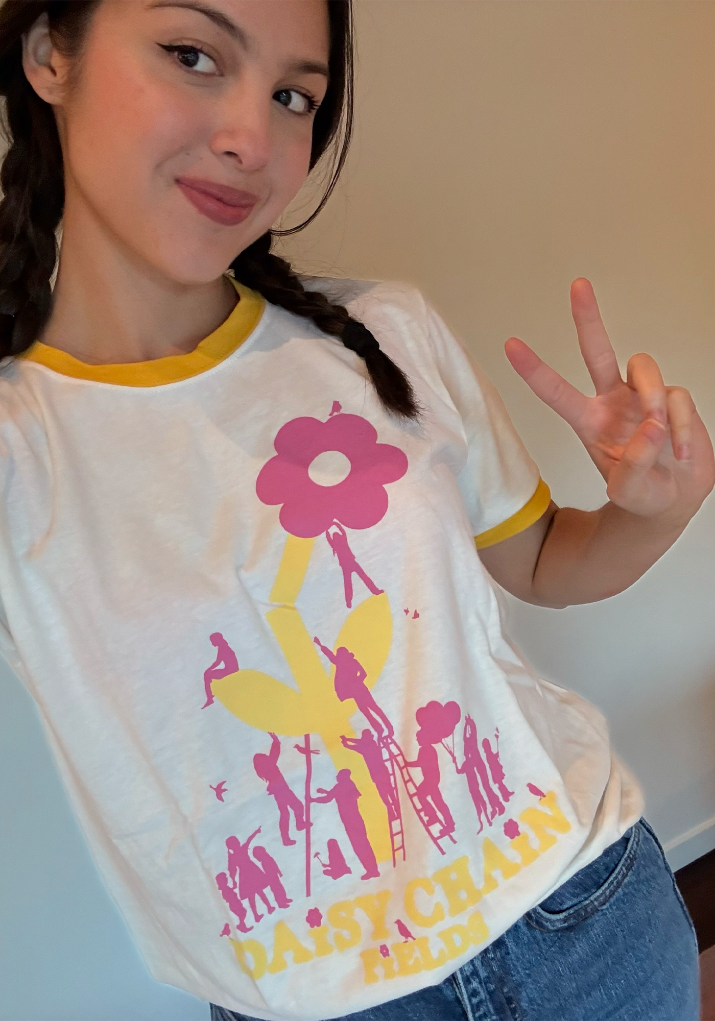 olivia Daisy Chain Fields Ringer T-Shirt
