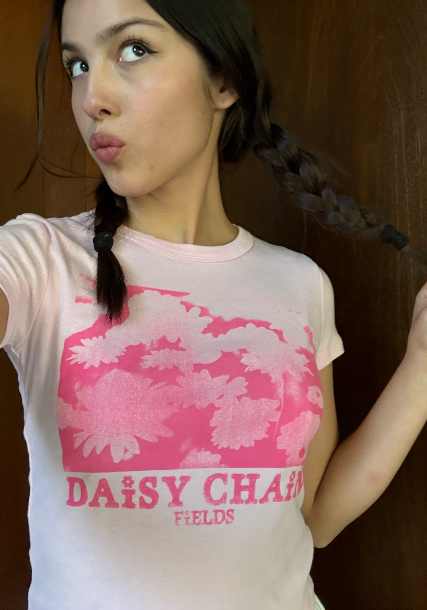 olivia in Daisy Chain Fields Inverted Baby Tee
