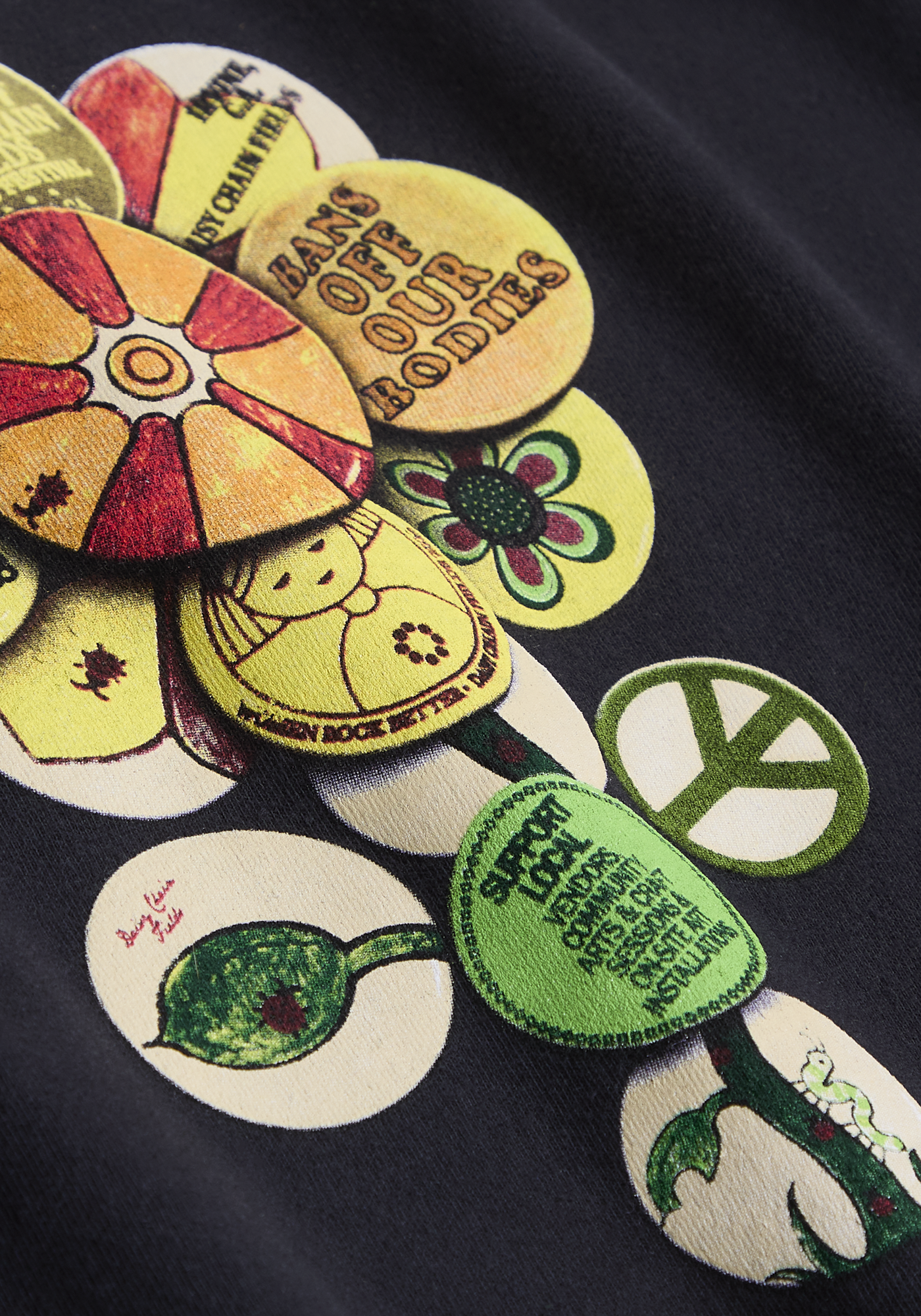 Daisy Chain Fields Admat T-Shirt detail